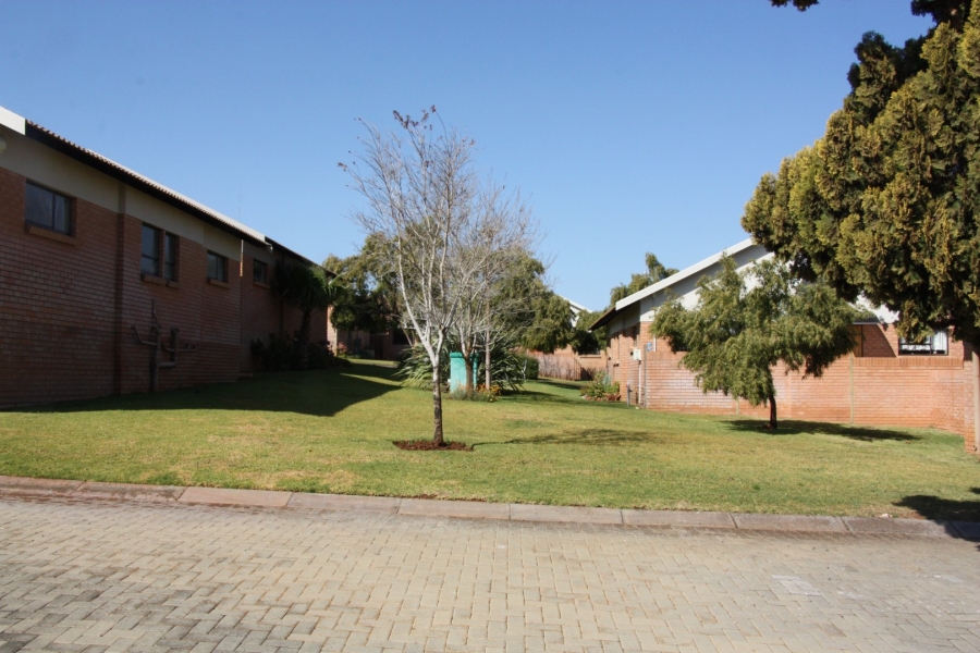 2 Bedroom Property for Sale in Langenhovenpark Free State